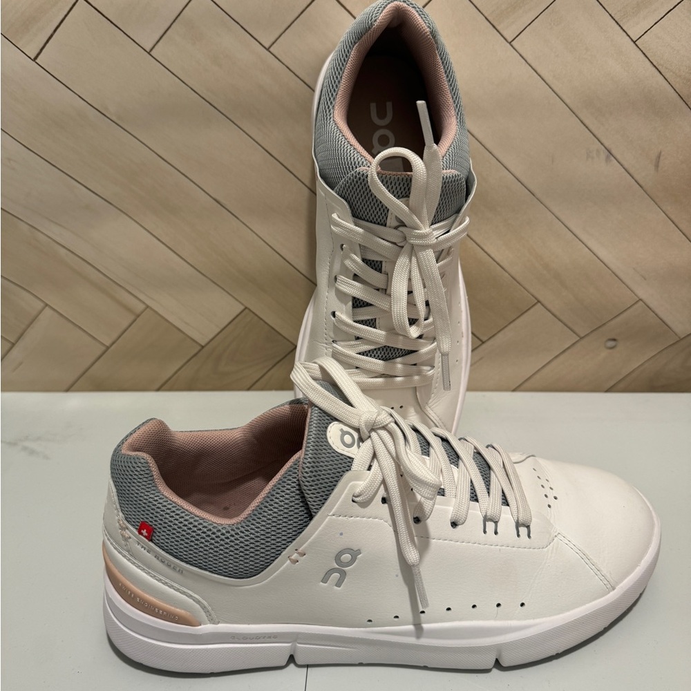 On Cloud TEC ONCLOUD THE ROGER Advantage Tennis Shoes White Leather  Size W 10